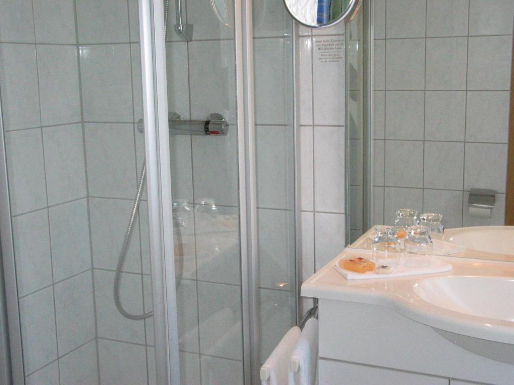 Hotel Winzerverein Целтинген-Рахтиг Екстериор снимка