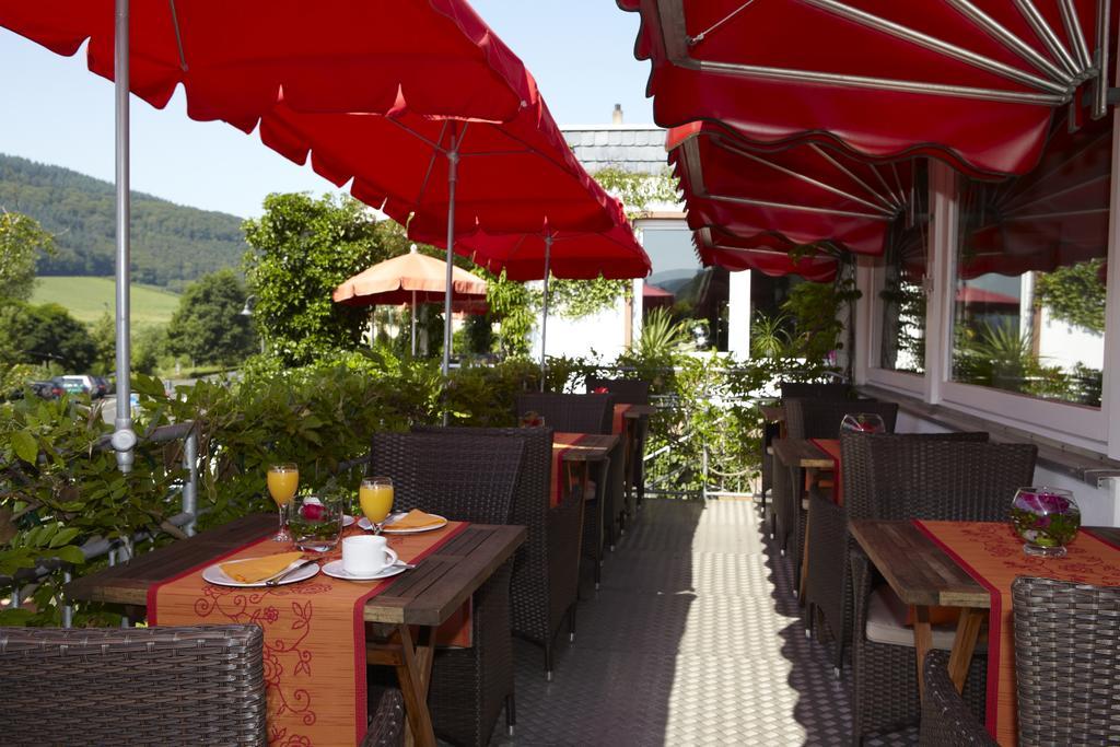 Hotel Winzerverein Целтинген-Рахтиг Екстериор снимка
