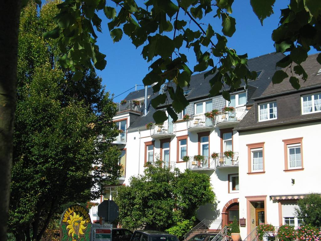 Hotel Winzerverein Целтинген-Рахтиг Екстериор снимка